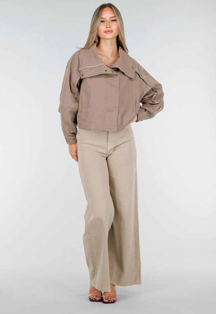 Taupekleurig Cropped Jack met Brede Overslagsluiting