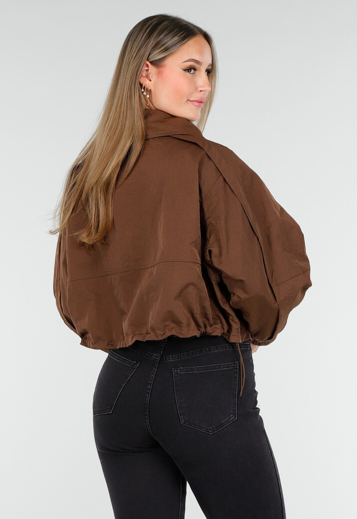 Bruine Cropped Windbreaker Jas met Brede Kraag