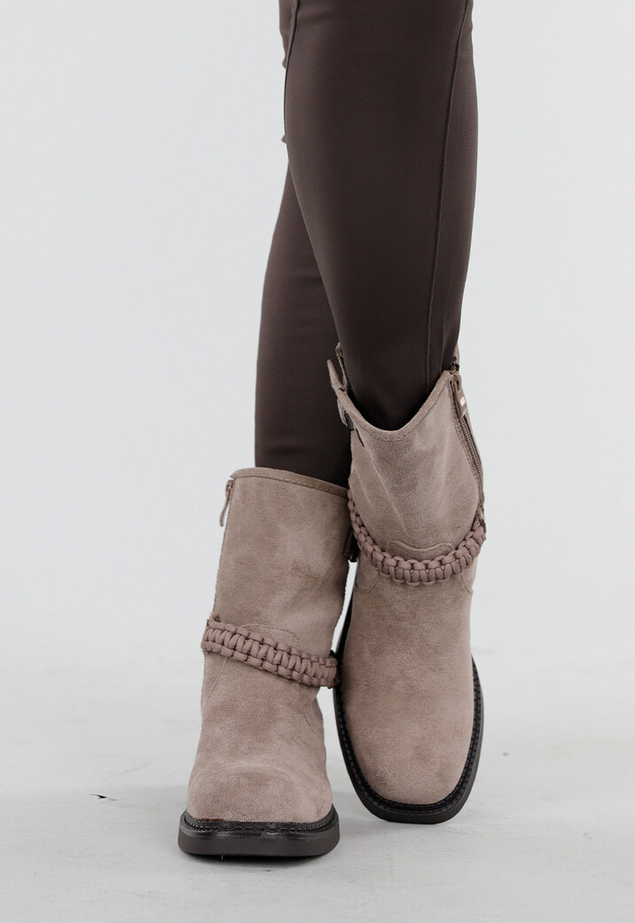 Enkellaarzen in Taupe Suède met Gevlochten Band