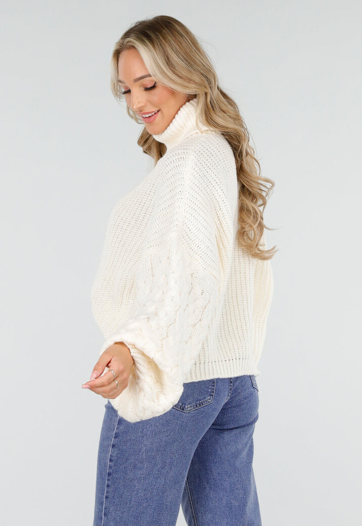 Crèmekleurige Gebreide Coltrui met Kabelmouwen
