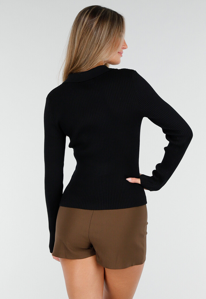 Zwart Geribde Trui met Knoopsluiting