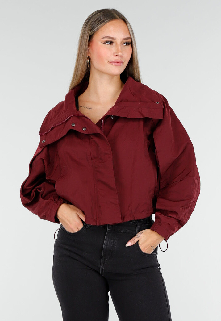 Cropped Lightweight Jas in Bordeauxrood met Brede Kraag