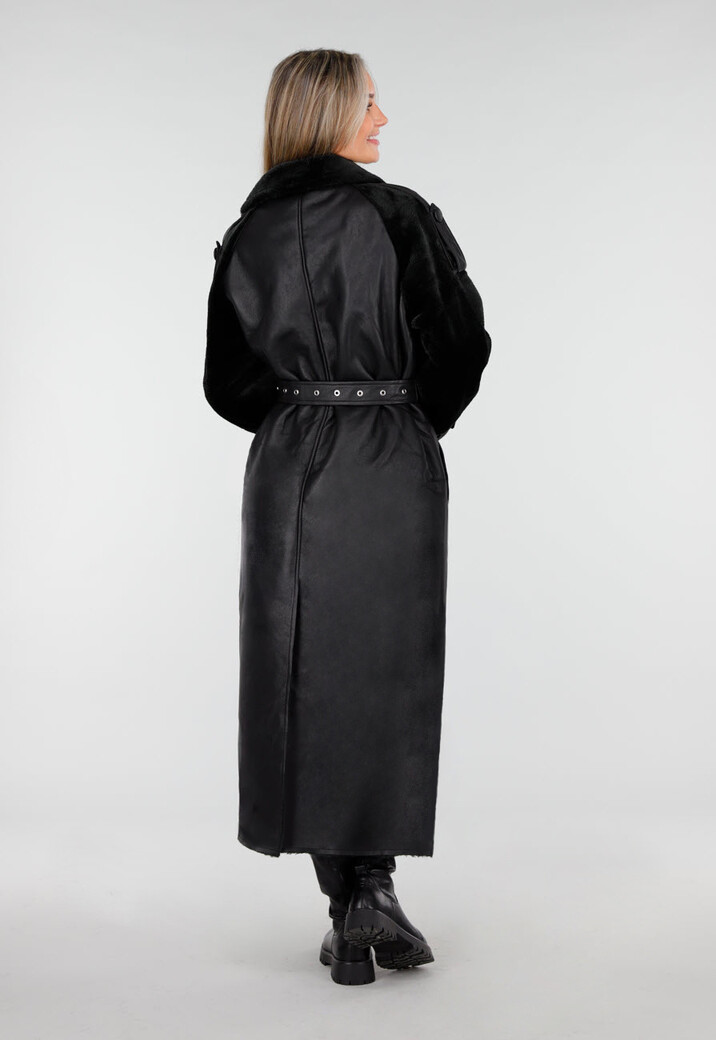 Zwarte Lange Trenchcoat van Imitatieleer met Ceintuur