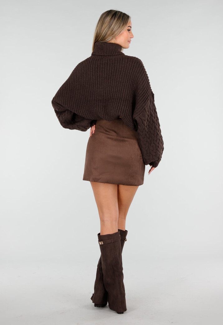 Donkerbruine Kabeltrui met Hoge Col en Lange Mouwen