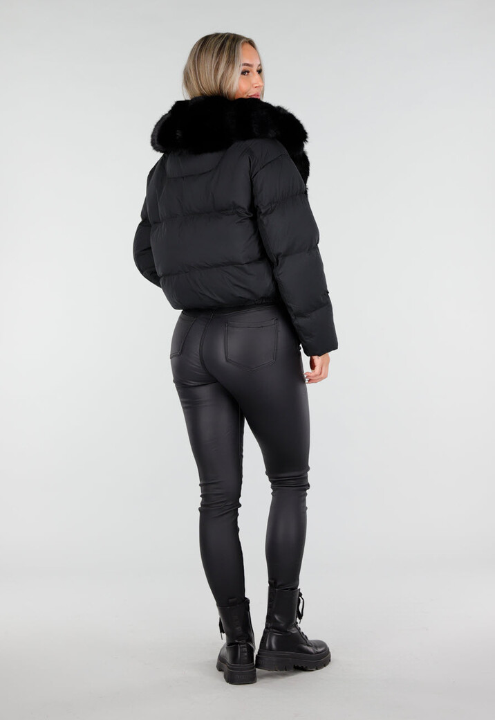 Zwarte Pufferjas met Brede Bontkraag