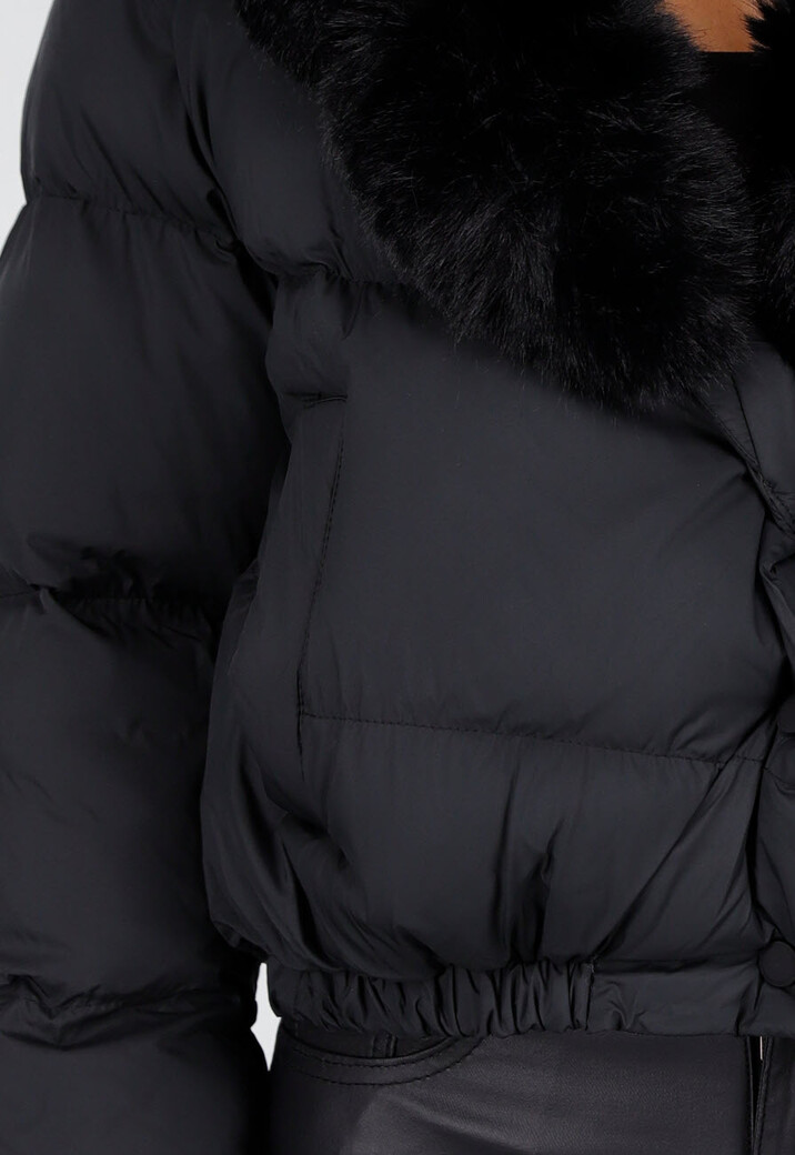Zwarte Pufferjas met Brede Bontkraag