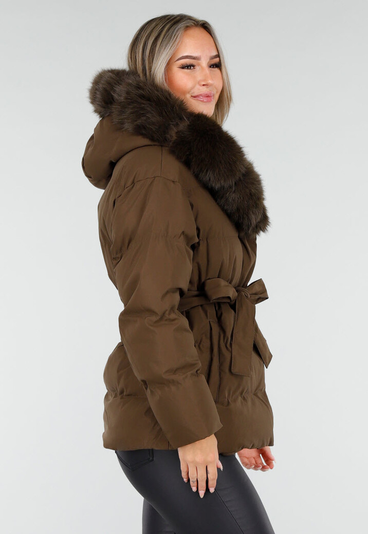 Bruine Pufferjas met Bontkraag en Ceintuur