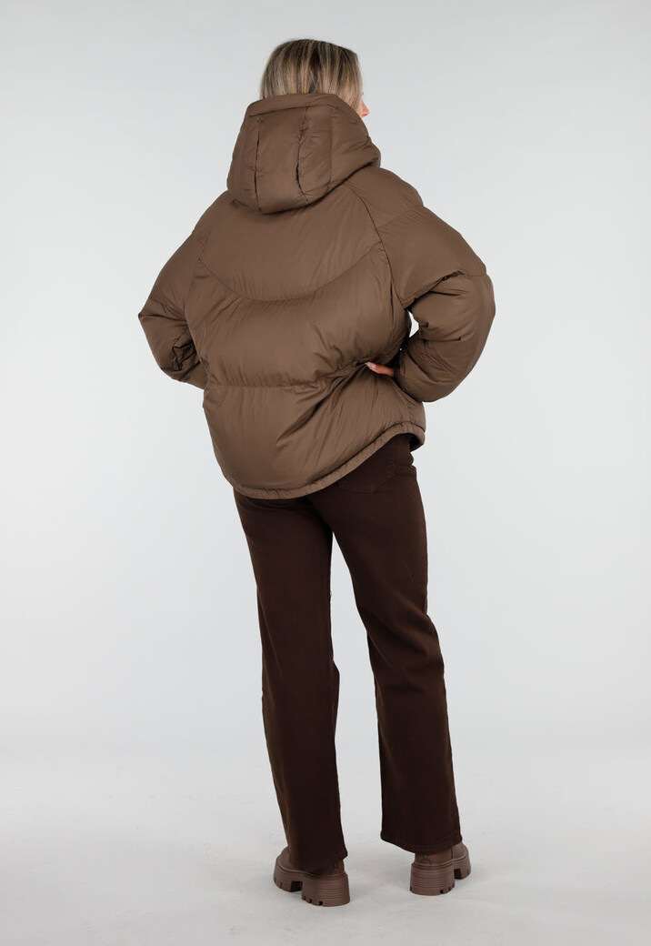 Bruine Puffer Jas met Hoge Kraag en Capuchon