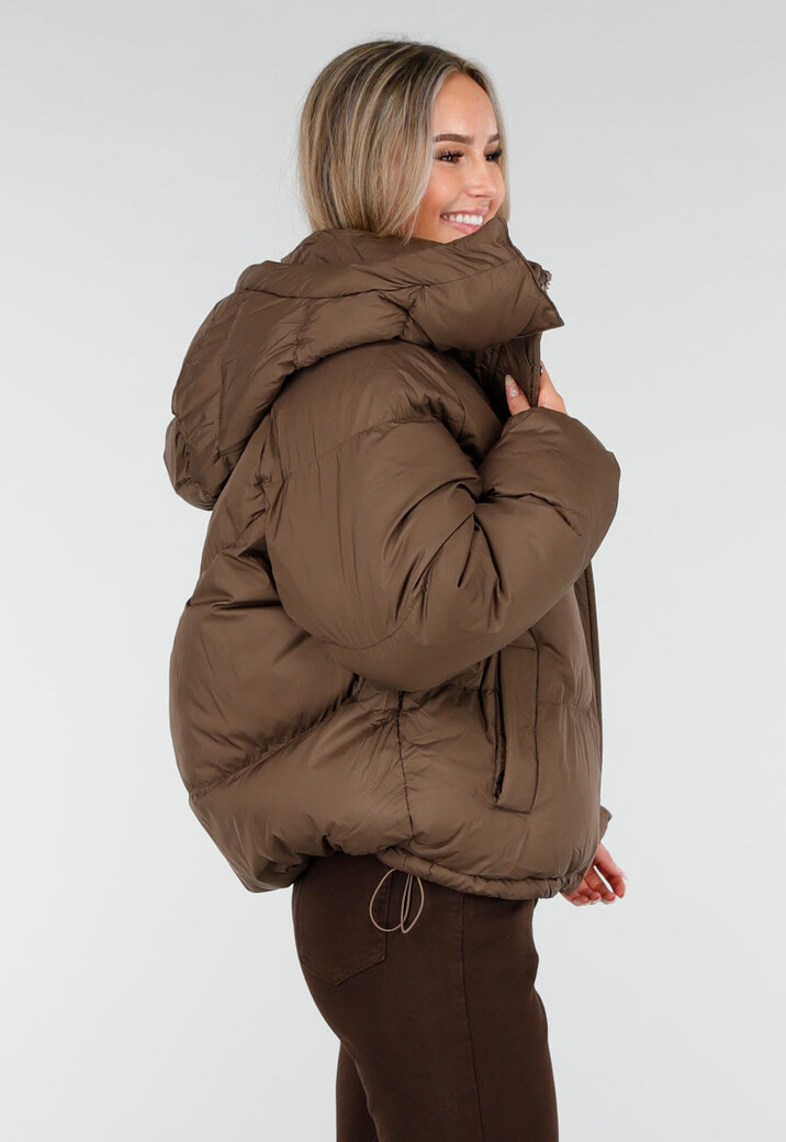 Bruine Puffer Jas met Hoge Kraag en Capuchon
