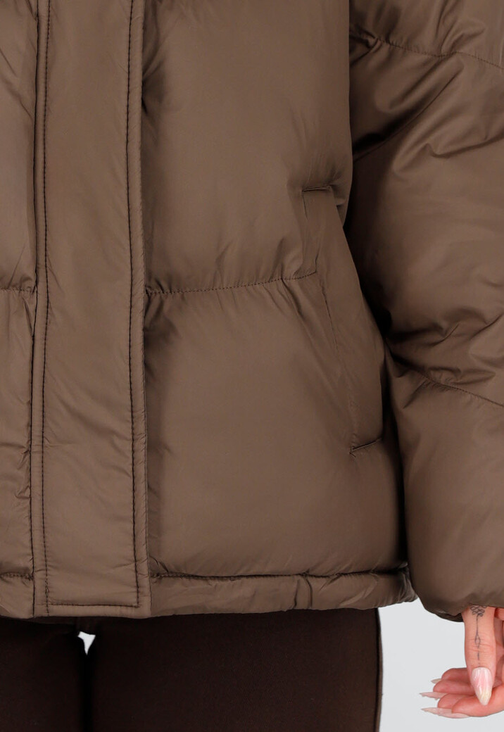 Bruine Puffer Jas met Hoge Kraag en Capuchon
