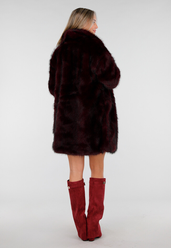 Donkerrode Faux Fur Jas met Brede Reverskraag