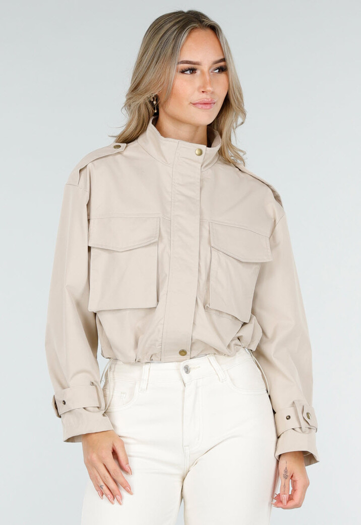 Licht Beige Cropped Jas met Grote Borstzakken en Epauletten