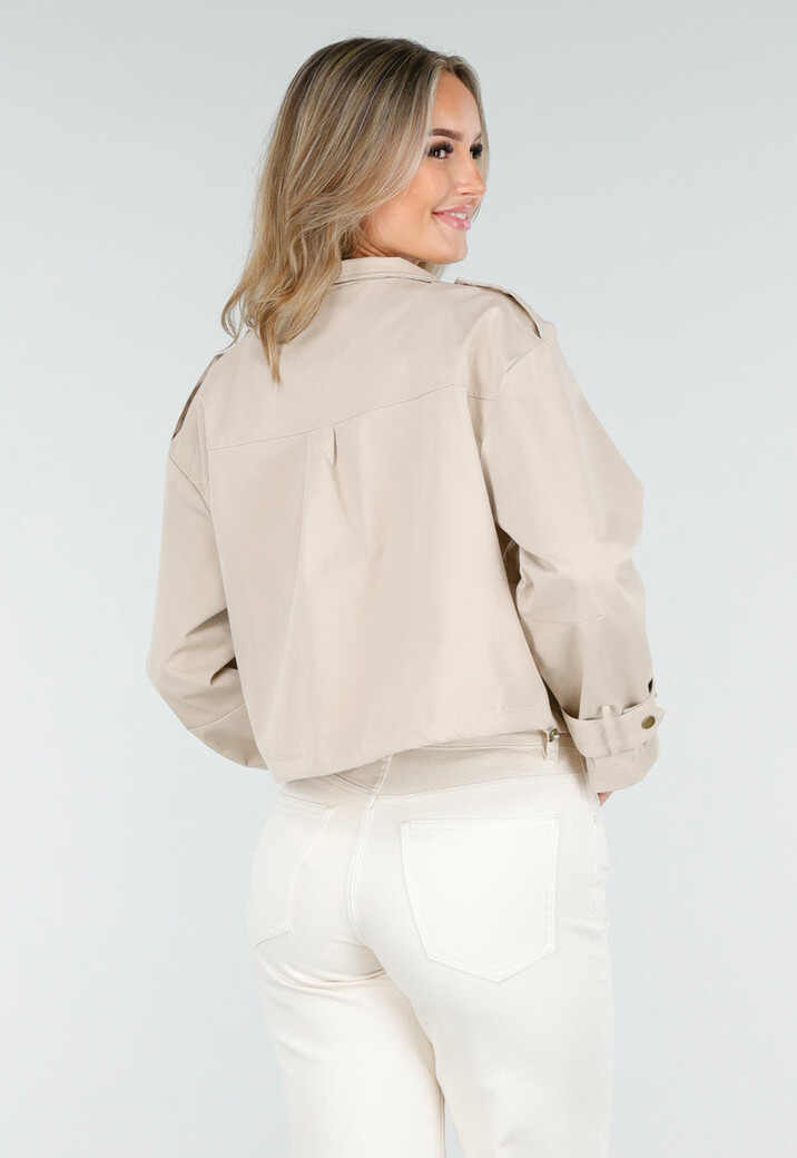 Licht Beige Cropped Jas met Grote Borstzakken en Epauletten