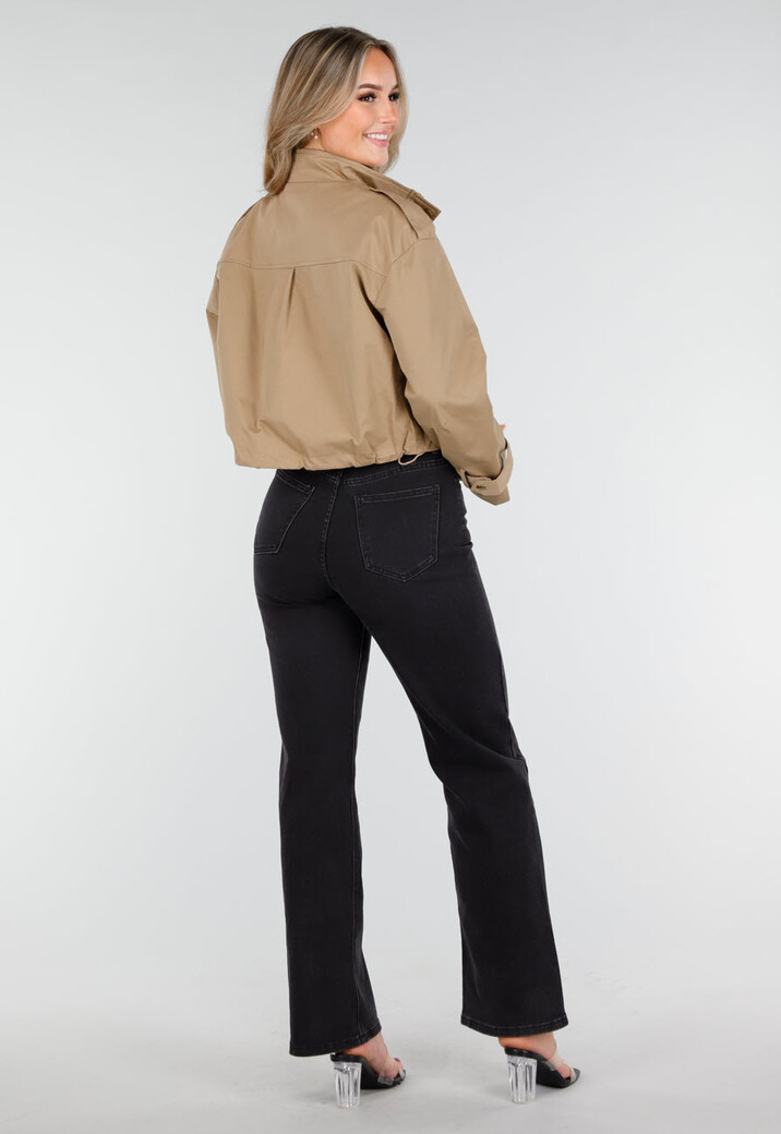 Beige Cropped Jas met Grote Zakken en Rechte Pasvorm