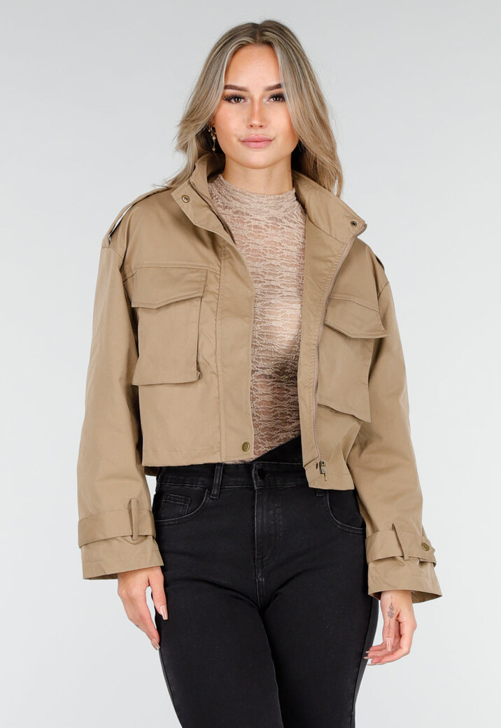 Beige Cropped Jas met Grote Zakken en Rechte Pasvorm