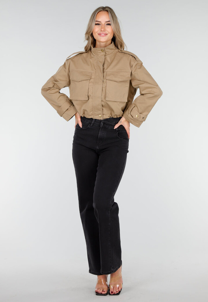 Beige Cropped Jas met Grote Zakken en Rechte Pasvorm