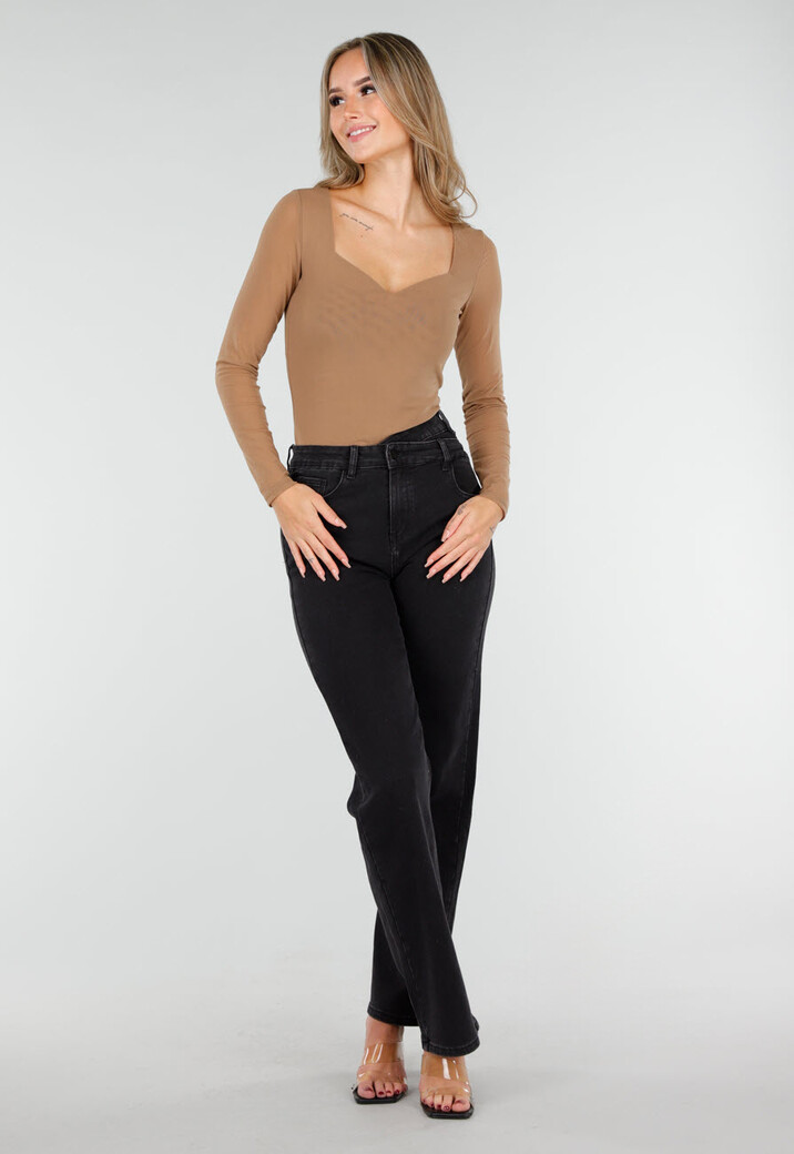 Camelkleurige Top met Lange Mouwen en Diepe Halslijn