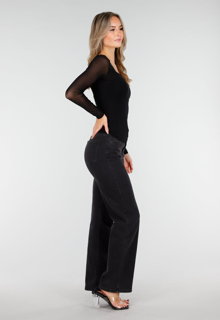 Zwarte Top met Mesh Mouwen en Hartvormige Halslijn