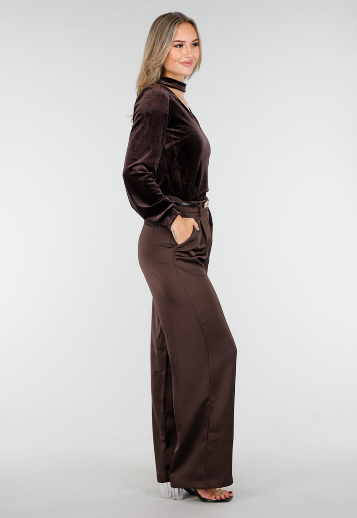 Bruine Velours Top met Cut-Out Halslijn en Lange Mouwen