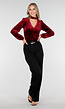 Rode Velours Top met V-Hals en Choker Detail