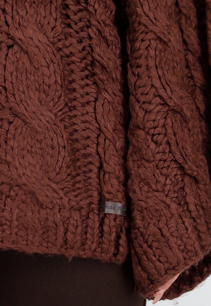 Bruine Gebreide Trui met Kabelpatroon en Wijde Mouwen
