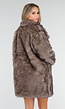 Taupe Faux Fur Jas met Oversized Kraag en Rechte Pasvorm