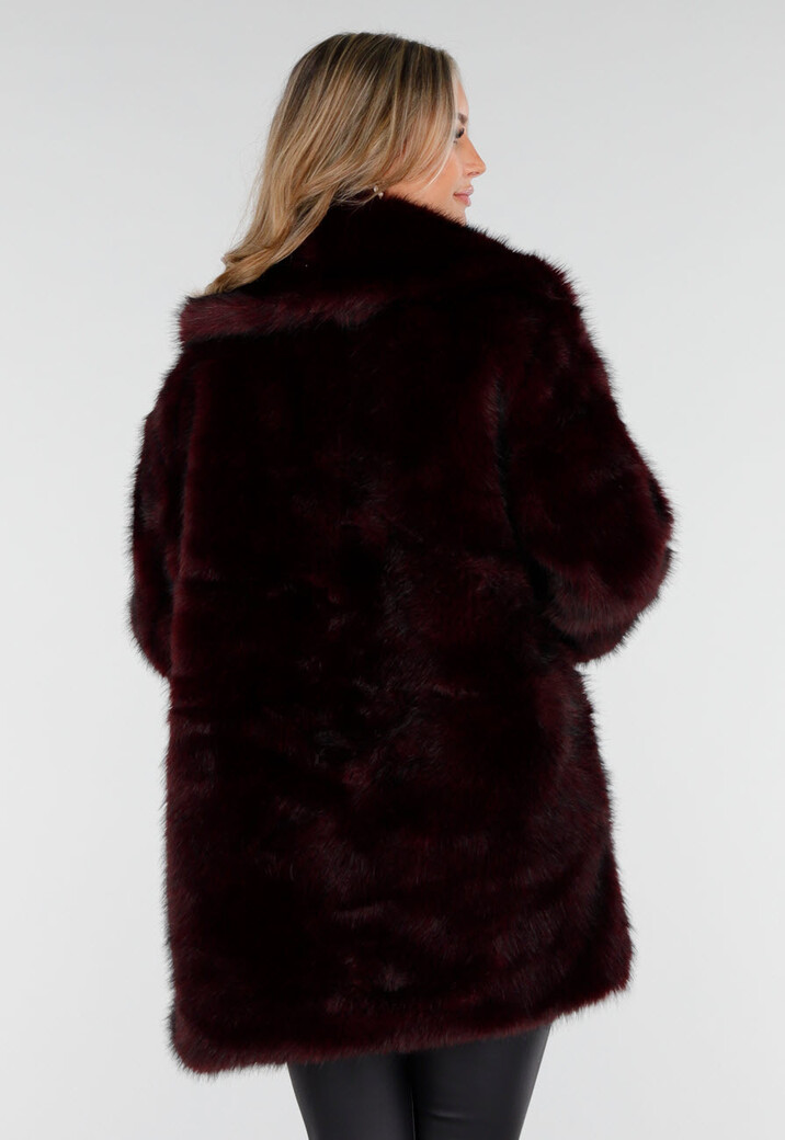 Bordeauxrode Faux Fur Jas met Ceintuur en Brede Kraag