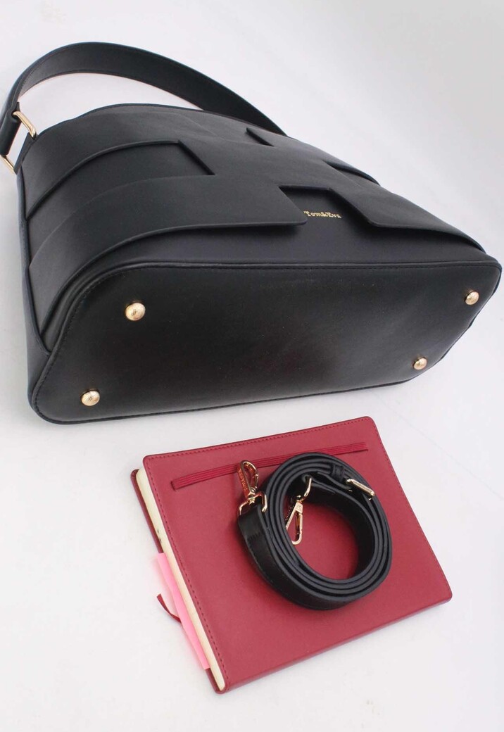 Zwarte Handtas van Imitatieleer met Geometrisch Ingewerkt Patroon en Afneembaar Schouderhengsel