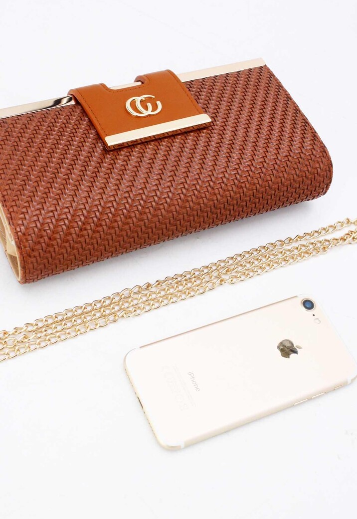 Cognackleurige Gevlochten Clutch van Imitatieleer met Gouden Schouderketting