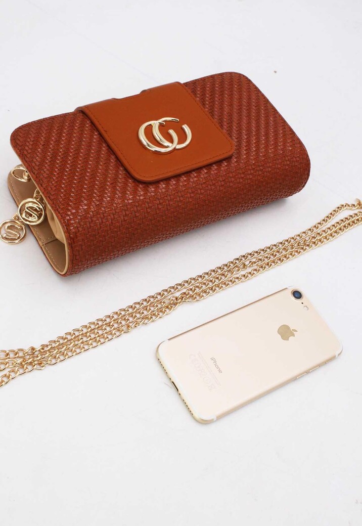 Cognackleurige Gevlochten Clutch met Gouden Schouderketting