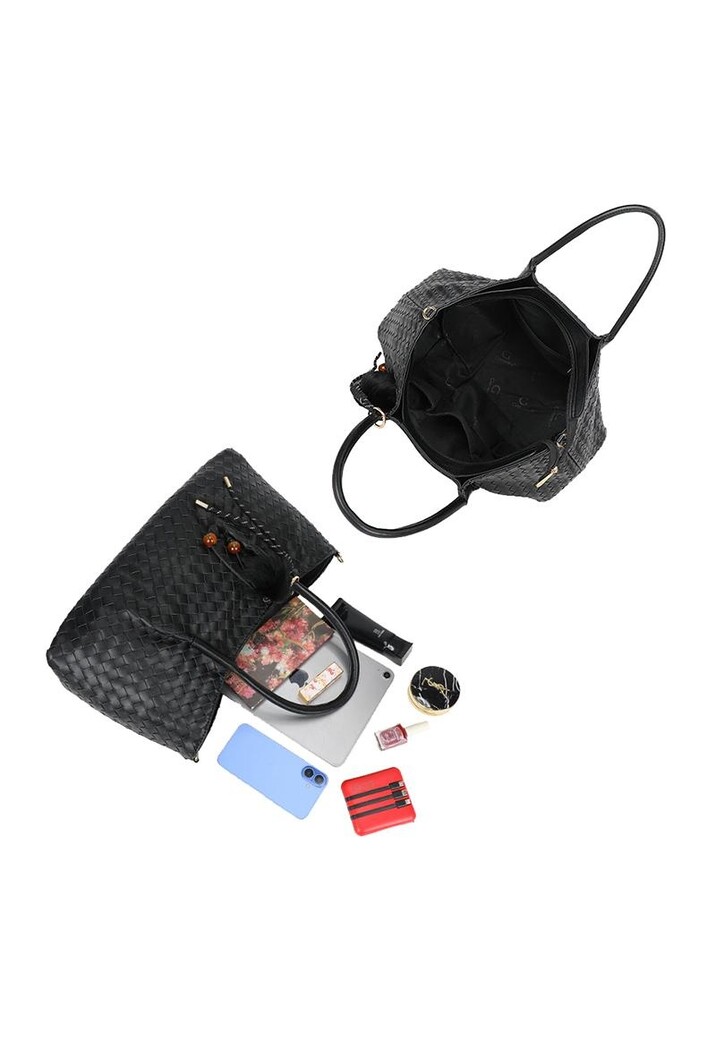 Zwarte Shopper met Gevlochten Leerlook en Decoratieve Hanger