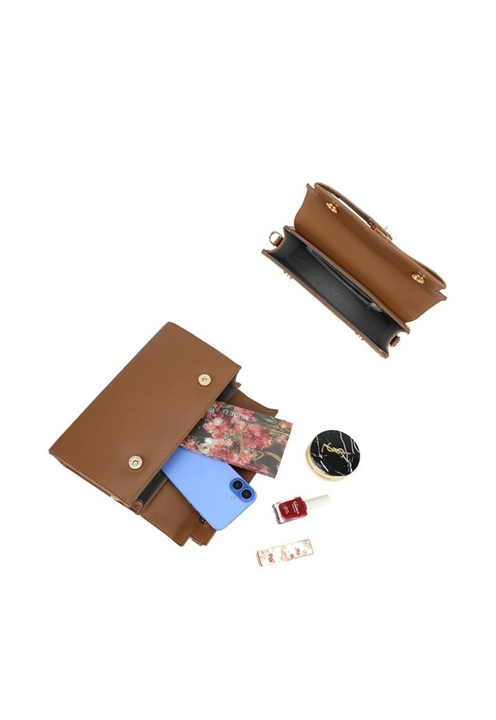 Lange titel: Bruine Schoudertas met Goudkleurige Sluiting