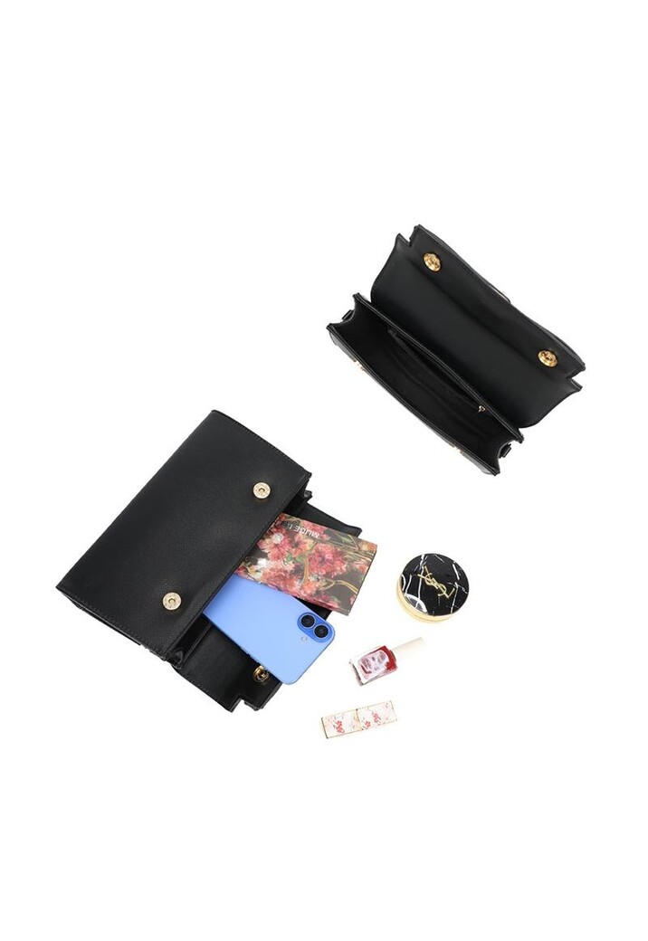 Zwarte Schoudertas met Goudkleurige Sluiting