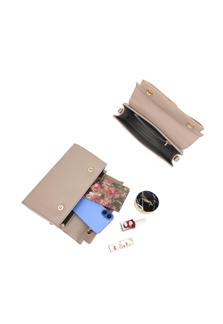 Beige Schoudertas met Goudkleurige Riem Sluiting