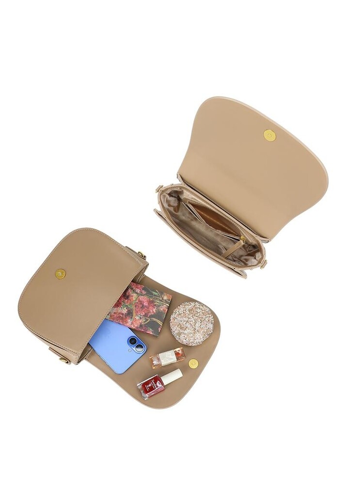 Beige Crossbody Tas met Brede Band en Gouden Accenten