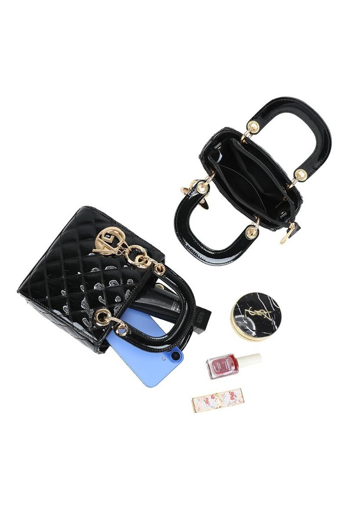 Zwarte Handtas met Glanzend Ruitpatroon en Gouden Hanger