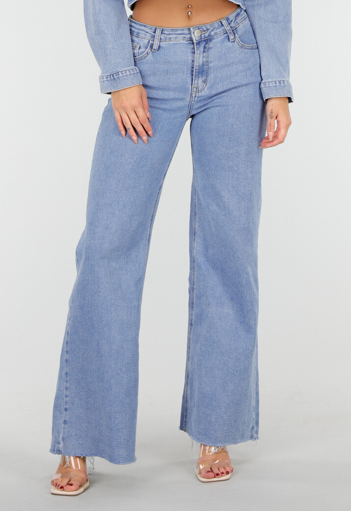 Lichtblauwe Mid Waist Wide Leg Jeans met Raw Edge Zoom