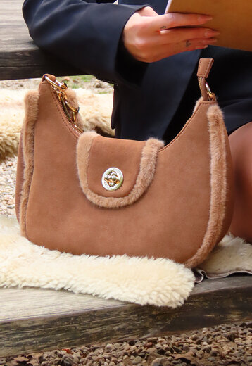 Suède Schoudertas in Camel met Bontdetails