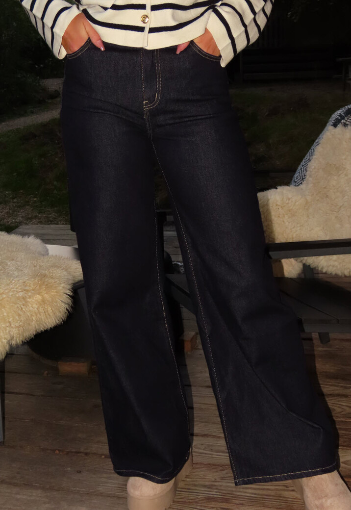 Donkerblauwe Spijkerbroek Met Wijde Pijpen