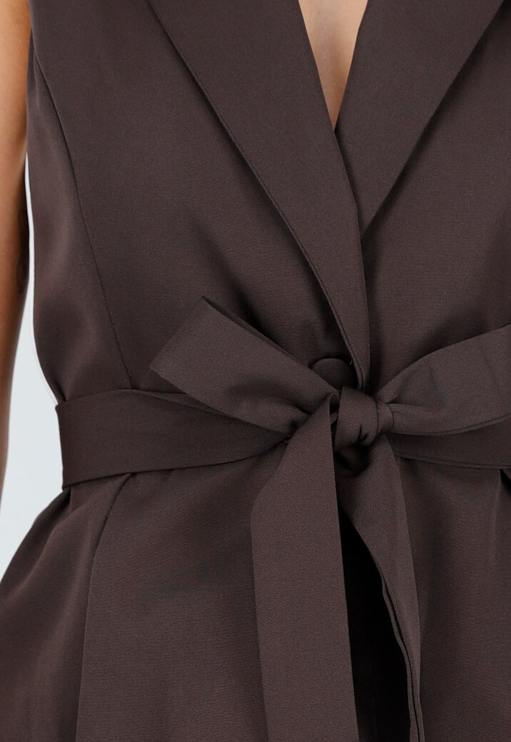 Donkerbruine Two Piece Set met Mouwloos Gilet en Rechte Broek met Witte Strepen