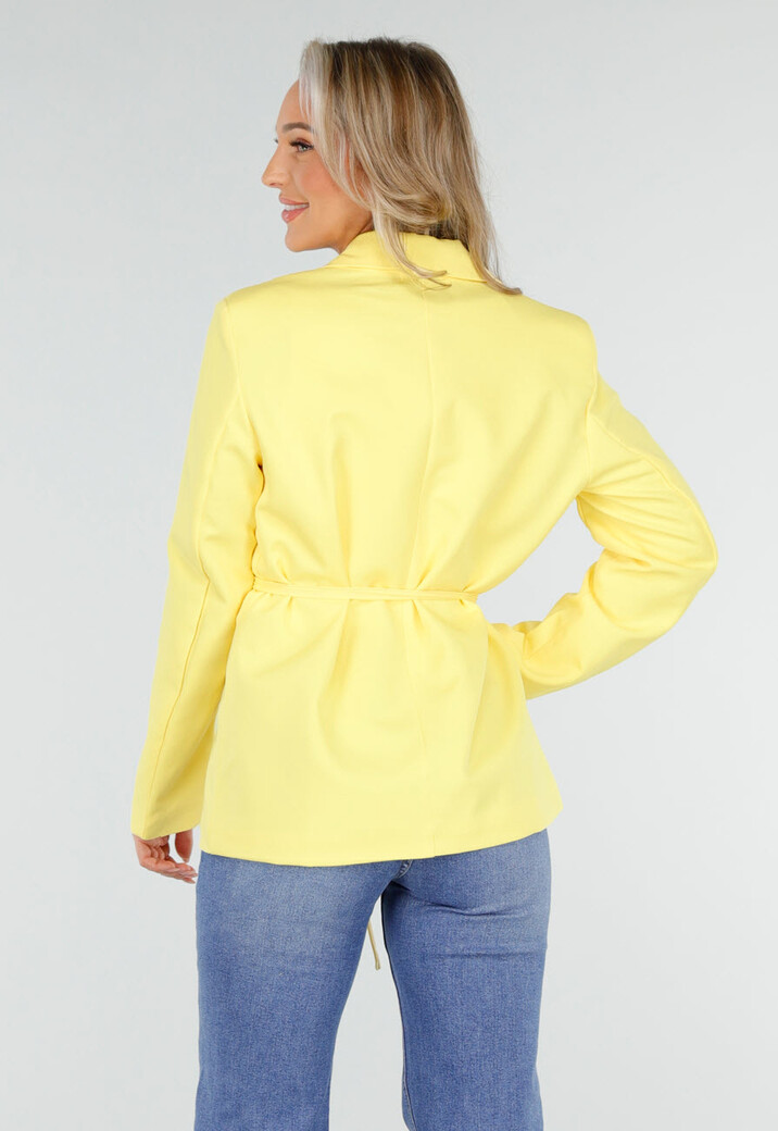 Gele Blazer met Ceintuur en Bloemdetail in Taille