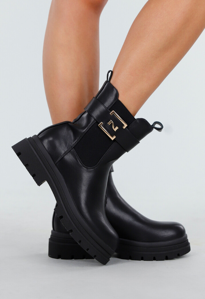 Zwarte Enkelboots met Chunky Zool Rits en Goudkleurige Gesp