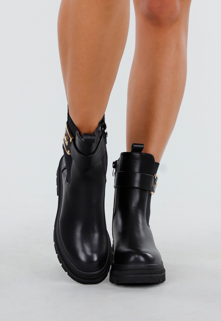 Zwarte Enkelboots met Chunky Zool Rits en Goudkleurige Gesp