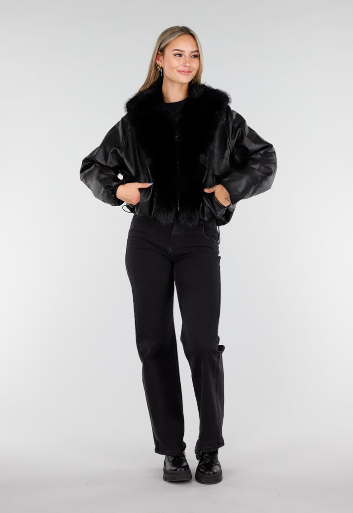 Zwarte Lederlook Jas met Imitatiebontkraag