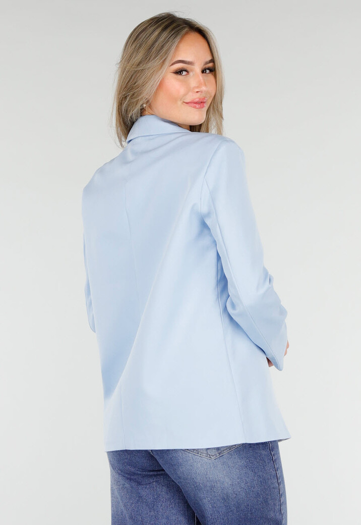 Lichtblauwe Blazer met Tailleceintuur en Stoffen Bloemdetail