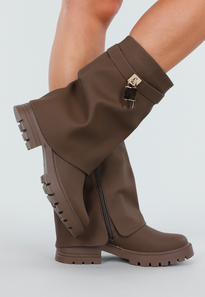 Bruine Korte Laarzen met Goudkleurig Slotje en Grove Zool