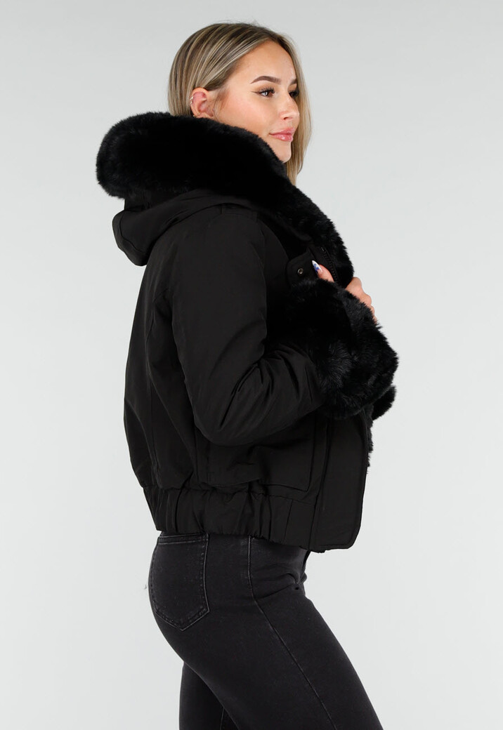 Zwarte Korte Winterjas met Afneembare Faux Fur Kraag en Manchetten