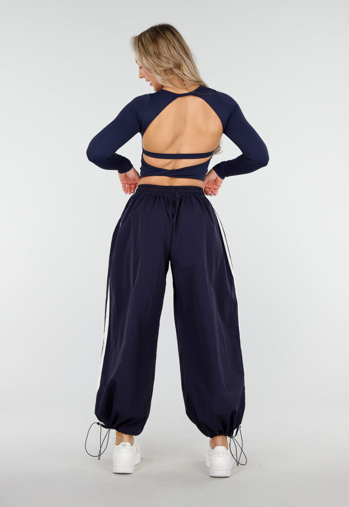 Donkerblauwe Crop Top met Pads en Open Rug