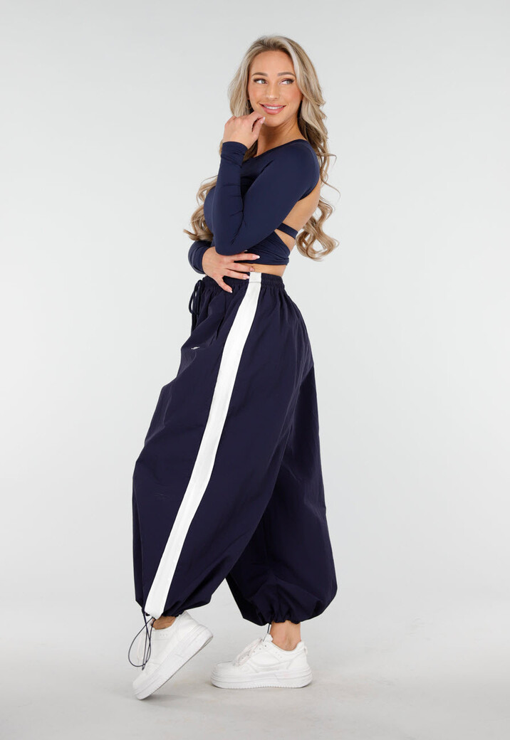 Donkerblauwe Crop Top met Pads en Open Rug