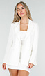 Witte Blazer met Schoudervulling en Dubbele Knoopsluiting